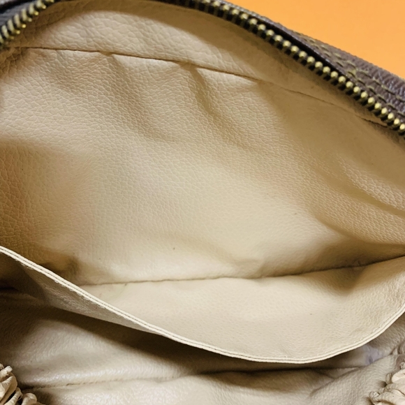 💋Authentic Louis Vuitton Trousse 23 - Picture 4 of 16